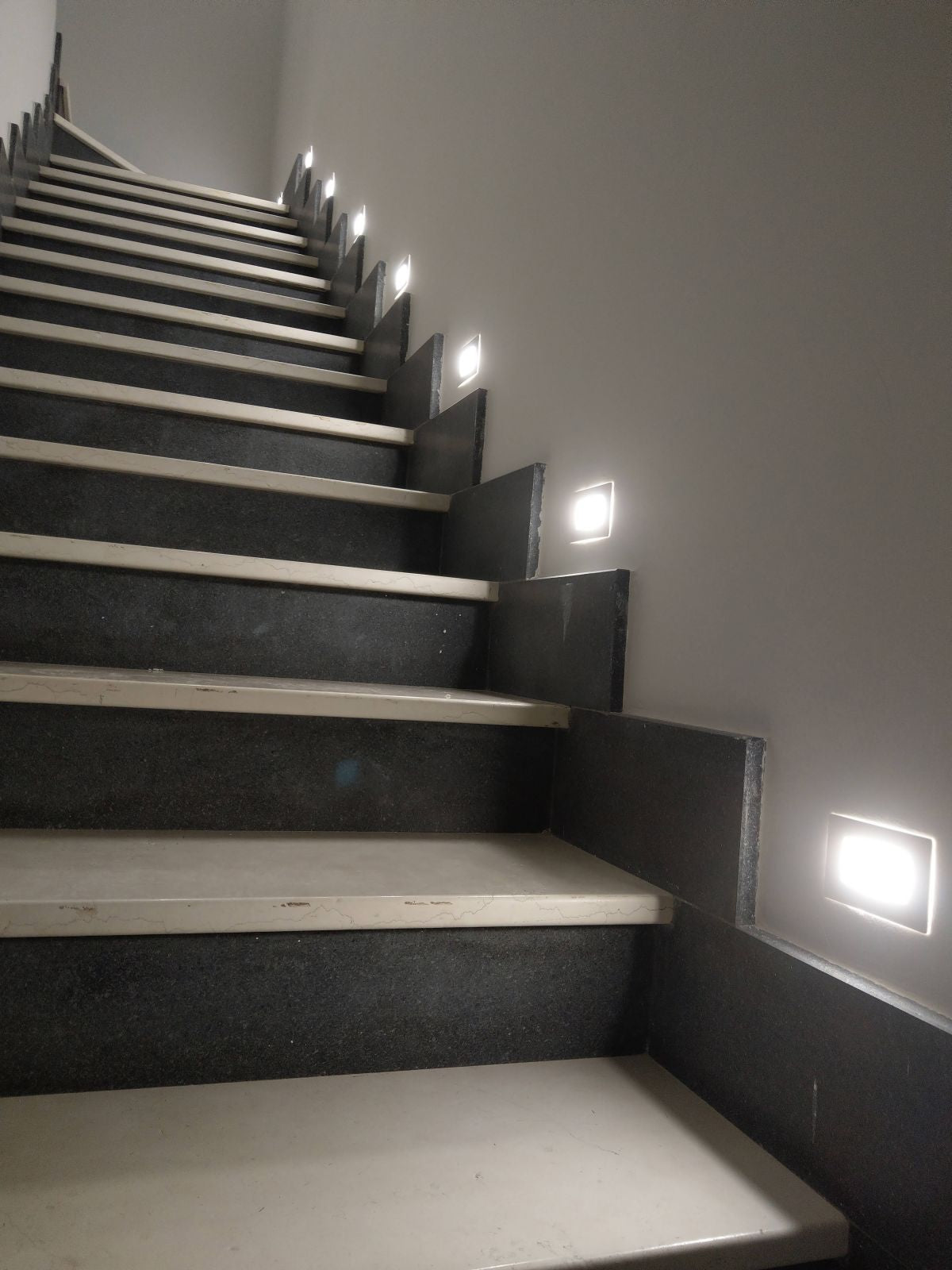 Oprawa schodowa do zabudowy w puszce rozgałęźnej 506 (brak w zestawie), dyfuzor ze szkła hartowanego białego, LED CCT 5W 730LM SLAB